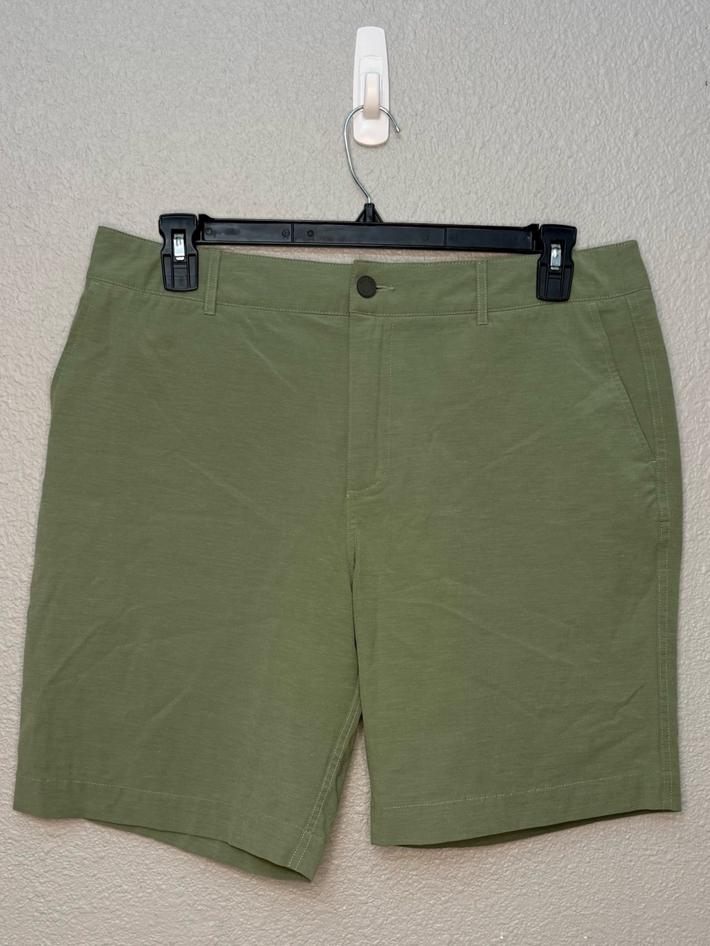Faherty | All Day Shorts | Olive Green | Waist 35” Inseam 8”